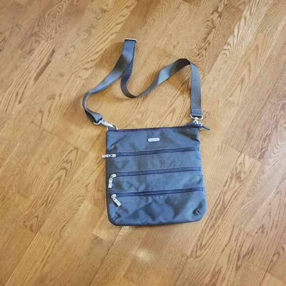 Baggallini Crossbody 4-zip Nylon Bag + wristlet  - NWOT - Picture 2 of 12